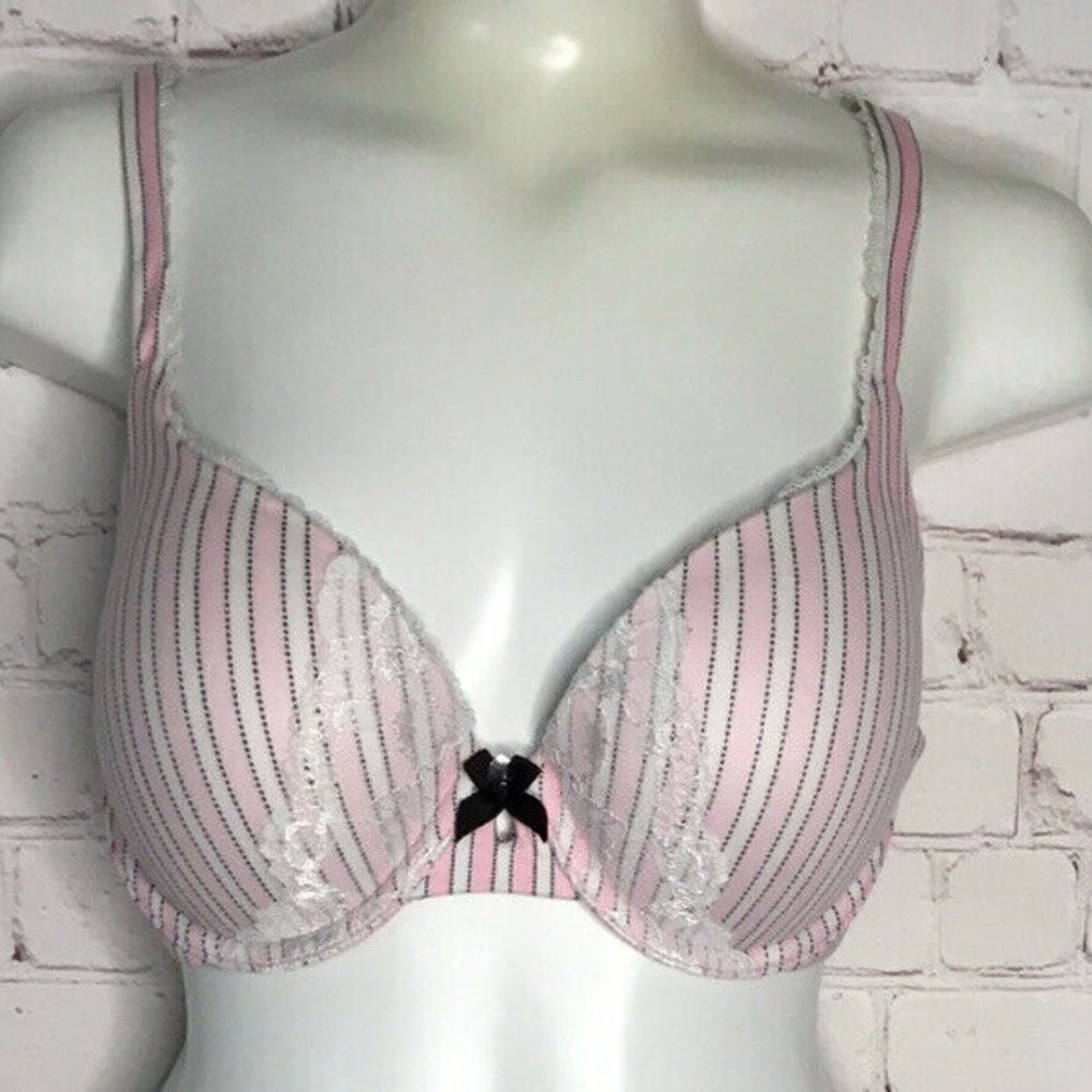 Victoria's Secret Women's Lightly Lined Bra‎ Size. 32D